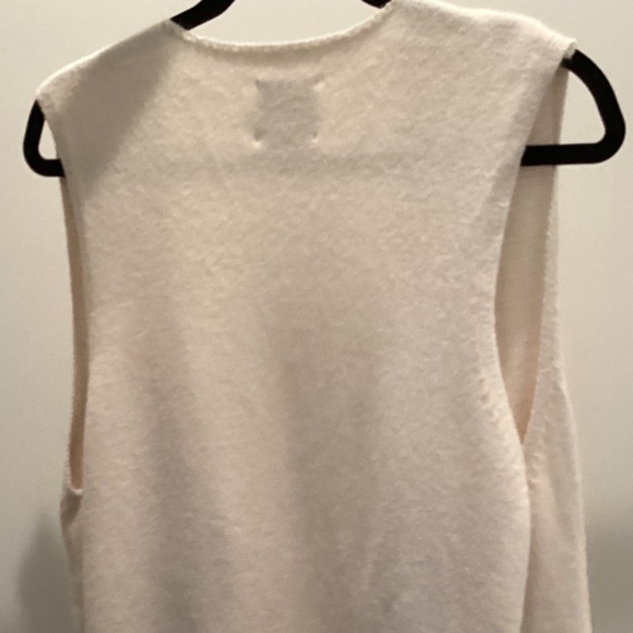 Lysse Sleeveless Cardigan - Picture 2 of 4